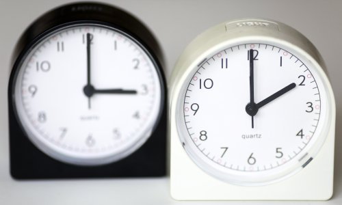 Pripremite se: Noćas se pomiče sat, spavat ćemo sat vremena dulje