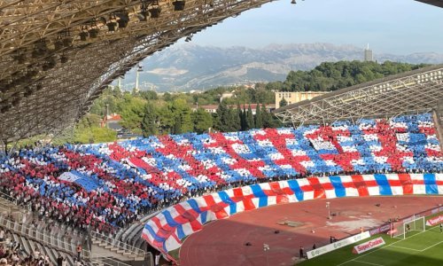 Torcida ispisala poruku na tribini uoči utakmice s Lokomotivom. Pogledajte koreografiju