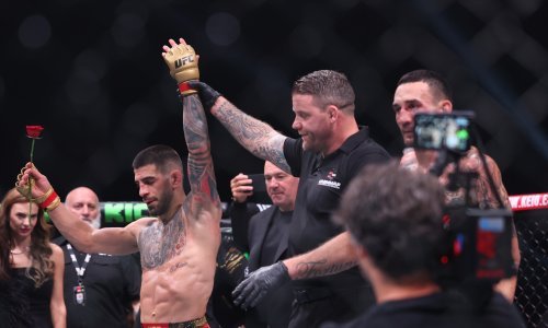 Pogledajte strašan nokaut u borbi za titulu. Komentator: Ovo me diglo sa stolice