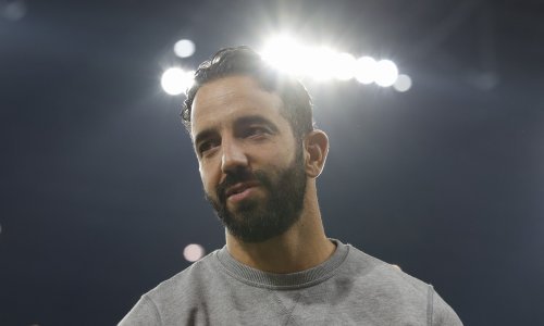 Nevjerojatna situacija u Unitedu; kupili trenera za 10 milijuna eura, a ne može u Englesku