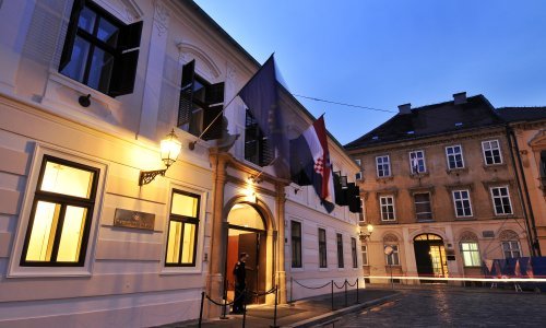 Vlada prodaje 3000 stanova i 1500 poslovnih prostora