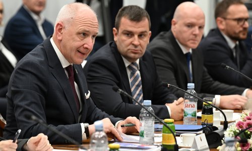 Bulj: Može odgovor? Alo?; Krstulović Opara: Nisam vam ja telefon