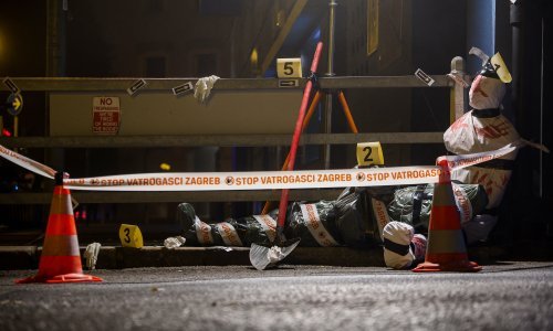 Prolaznike iznenadila jeziva instalacija ispred vatrogasne postaje u Zagrebu