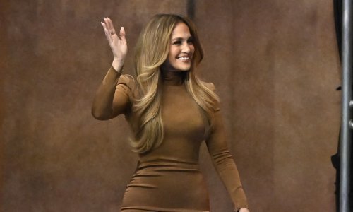 Moćno izdanje Jennifer Lopez: Uskom haljinom istaknula obline pa poslala jasnu poruku