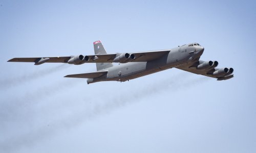 SAD na Bliski istok šalje ratne brodove i bombardere B-52, a premješta nosač aviona