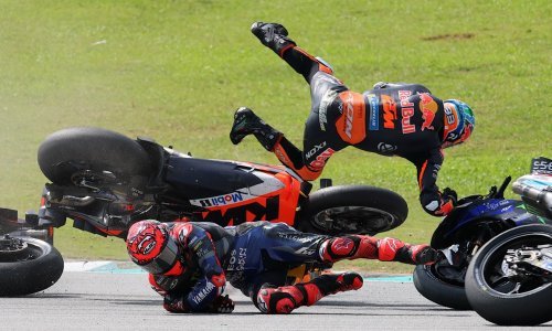 Pogledajte strašan sudar na startu MotoGP utrke; Miller glavom udario u zadnju gumu motora