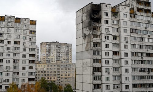 U ruskom napadu dronovima na Kijev oštećene zgrade i dalekovodi