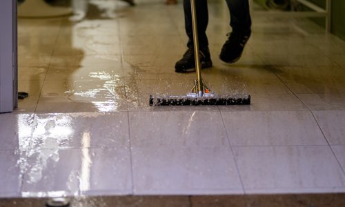 Jaka kiša sad 'udarila' na Kataloniju: Preusmjeravaju se avioni, izdano upozorenje