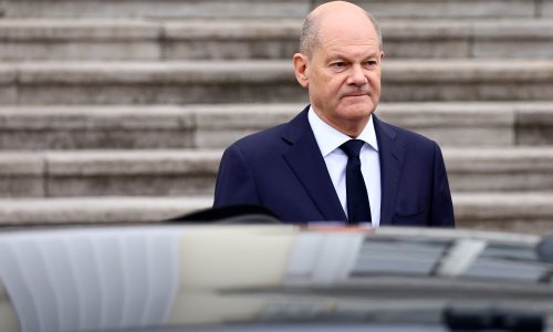 Sustigla ga salva kritika: Scholz pokušao opravdati razgovor s Putinom
