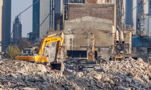 Nekadašnji šećeranski div odlazi u prašinu: Bageri ruše osječku Šećeranu