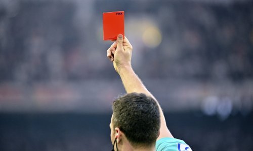 Skandal u Italiji; trener fizički nasrnuo na svog igrača zbog crvenog kartona