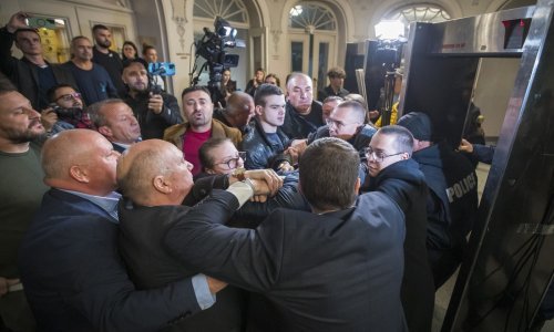 Sulud napad na predstavu Johna Malkovicha potaknuo pobunu kulturnjaka, ima i imena iz Hrvatske