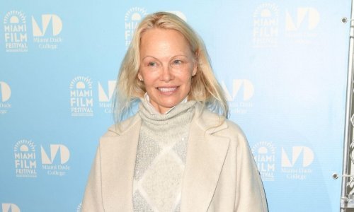 Pamela Anderson otkrila kako je odbacila ulogu seks simbola i iz korijena promijenila život