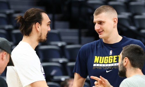 Dario Šarić prikopčan na poligraf dobio pitanje može li pobijediti Jokića 1 na 1; odgovor je postao hit