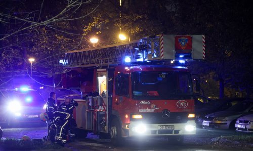 Izgorjela tvornica namještaja u Čazmi, požar još gori: 'Trebat će nam cijeli dan i dio noći'