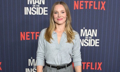 Zvijezda Netflixove hit serije tako je chic u hlačama koje nikad ne izlaze iz mode