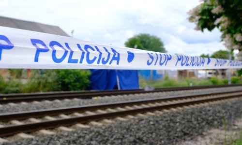 U naletu vlaka u Novoj Gradišci smrtno stradala 23-godišnja žena