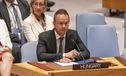 Mađarski šef diplomacije: Sad treba prestati slati oružje Ukrajini i početi pregovarati