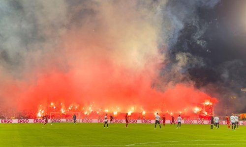 Nezapamćena kazna za Bayern zbog bakljade i vatrometa