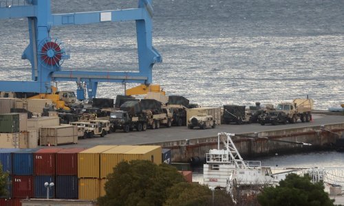 Američka vojska istovaruje opremu u Rijeci, očekuju se gužve na cestama