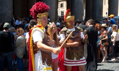 Korisnici Airbnba glumit će gladijatore u rimskom Koloseju, krenule prijave