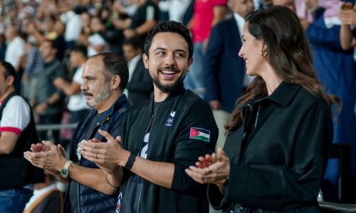 Najmlađa navijačica: Princ Husein pozirao s kćerkicom uoči nogometne utakmice