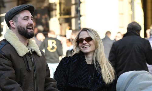 Nježni trenuci: Matija Cvek snimljen sa suprugom i kćerkicom Lotom