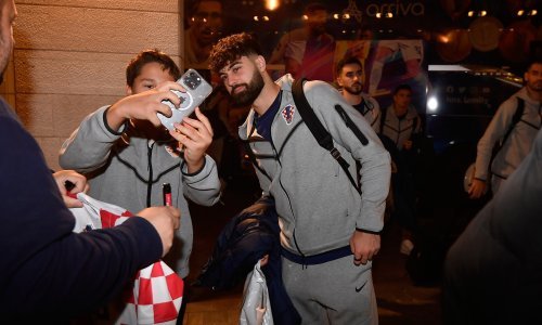 Vatreni stigli u Split, a tamo ih je dočekalo samo nekoliko navijača...