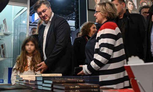 Premijer Andrej Plenković sa kćeri Milom posjetio sajam knjiga