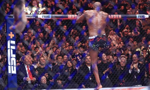 Jones se najprije naklonio Miočiću, a onda je preskočio oktogon i dao pojas Donaldu Trumpu