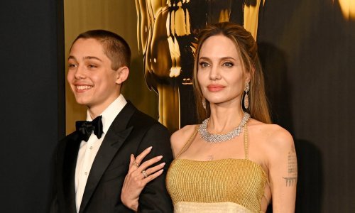 Povukao je najbolje od oca i majke: Angelina Jolie na crvenom tepihu sa sinom Knoxom Jolie-Pittom