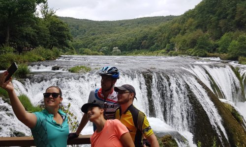 Kaskade po rijeci Uni biciklom i vlakom