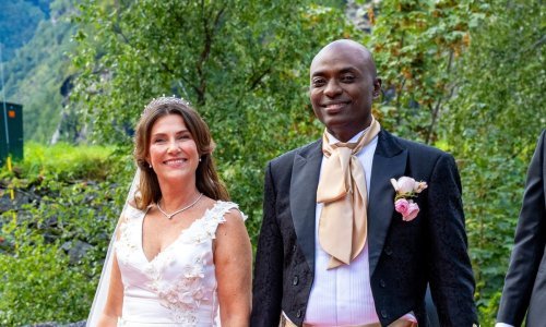 Kraljevska obitelj u problemu: Šaman optužen za seksualni napad sada nudi pomoć