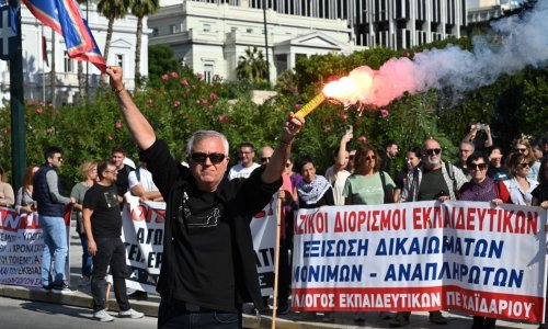 Grčka u blokadi: Ljudi štrajkaju zbog smanjenih plaća
