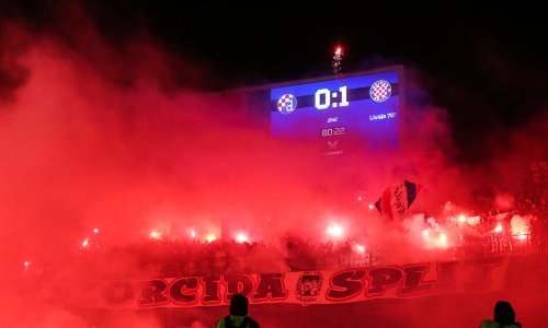 Torcida stiže na Hajdukov trening; u poruci je izvrijeđala Dinamo i poslala poruku igračima
