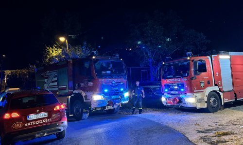 U požaru na splitskim Plokitama gorjeli polupodzemni spremnici za smeće