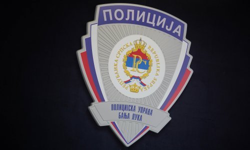 Policija u Banjoj Luci kaznila žene koje su se slikale sa zastavom bivše Republike BiH