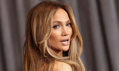 Još jedno 'osvetničko' izdanje: Jennifer Lopez zna kako nositi hit čizme i minice