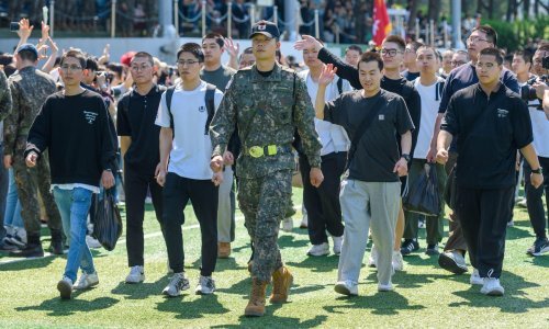 Južnokorejac osuđen jer se namjerno debljao da bi izbjegao vojni rok, a nije jedini