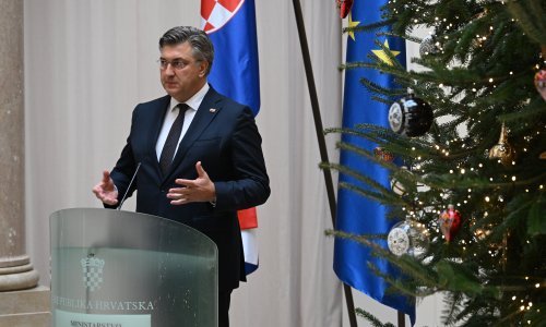 Premijer tvrdi da letovi s migrantima nisu 'ništa neuobičajeno' te da je to 'rutinska stvar'