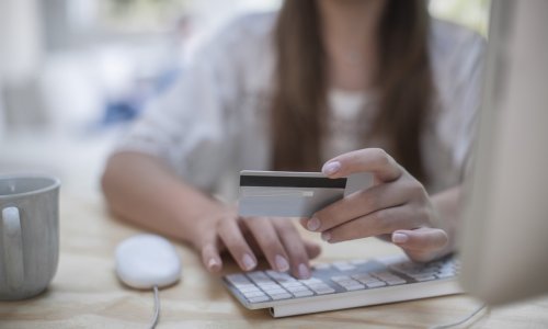 Policija upozorava: Oprezno s brzim kreditima koji se nude na internetu