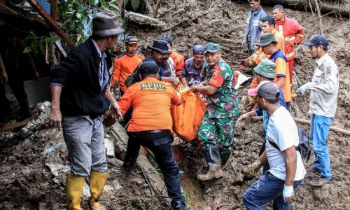 Minibus u Sumatri zatrpan blatom nakon poplava i odrona: Poginulo najmanje 27 ljudi