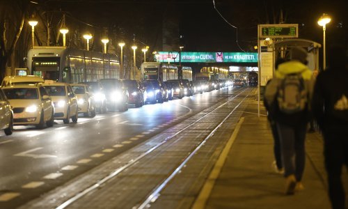 Automobilom udario pješaka na Savskoj ulici: Tramvaji vozili obilazno, promet otežan