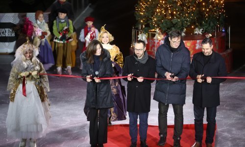 Počeo Advent u Zagrebu: Zapaljena prva adventska svijeća na Manduševcu