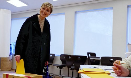 Socijalni demokrati vode na prijevremenim izborima na Islandu, ali uz tijesnu razliku
