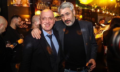 Markantna zvijezda serije 'Sjene prošlosti' snimljen u dobrom društvu na promociji albuma