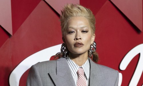 Nosi periku ili se ošišala? Frizura slavne Kosovarke izazvala senzaciju