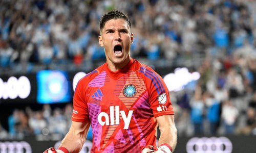 Novo priznanje za hrvatskog golmana; izabran je u momčad godine uz Lea Messija