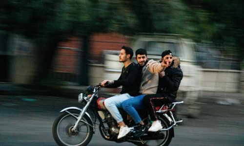 Krenuo kaos: Sirijci kradu namještaj i lupaju selfieje u predsjedničkoj palači