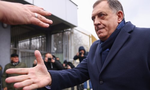 Dodik podvrgnut operaciji jednjaka u Beogradu; stanje mu je stabilno